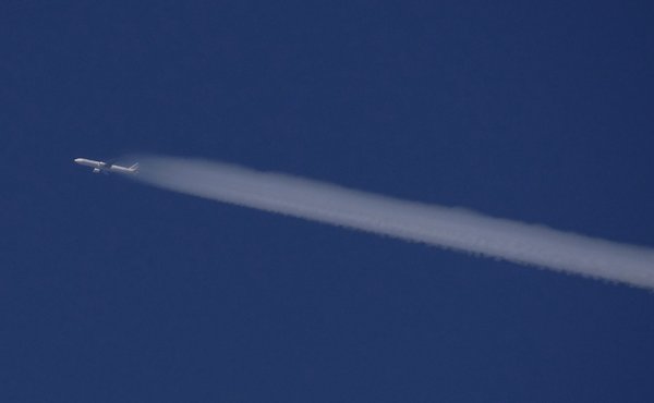 For a few moments this Air France 777 had an enormous contrail before it disappeared.