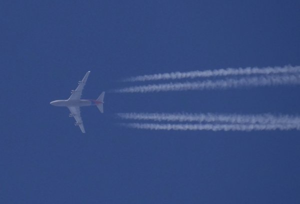 Asiana Airlines Boeing 747 came overhead while I was shopping.
