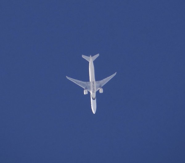 PIA 777 overhead. How easily identified...