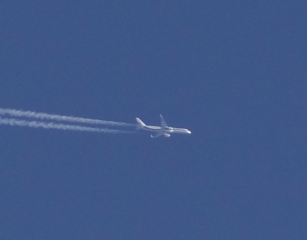 Funair Boeing 757 with winglets. This aircraft was circling a long time with no apparent reason.