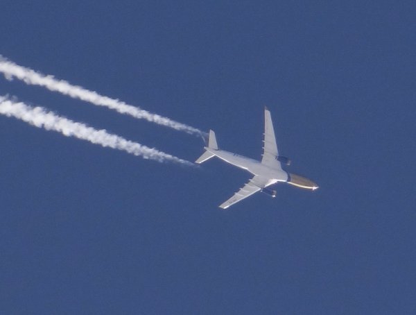 Gulf Air A9C-KE. Maybe because of the weather today, normally you don´t see them here. Just a blue hole in the cloudy sky at the right time !