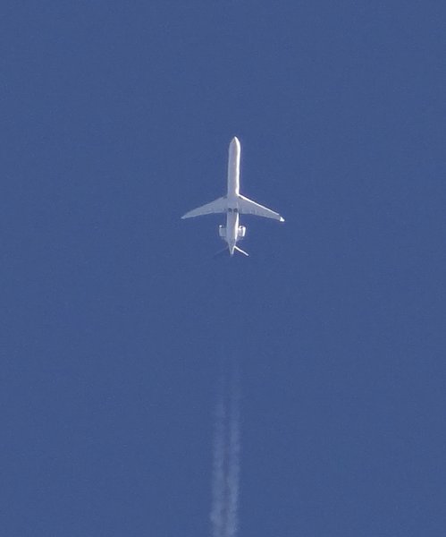 Eurowings flies the CRJ900 in a scheme similar to Lufthansa´s.