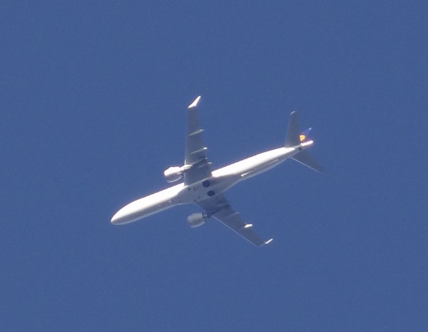 Lufthansa Embraer 195. Not on flightradar, so no reg.