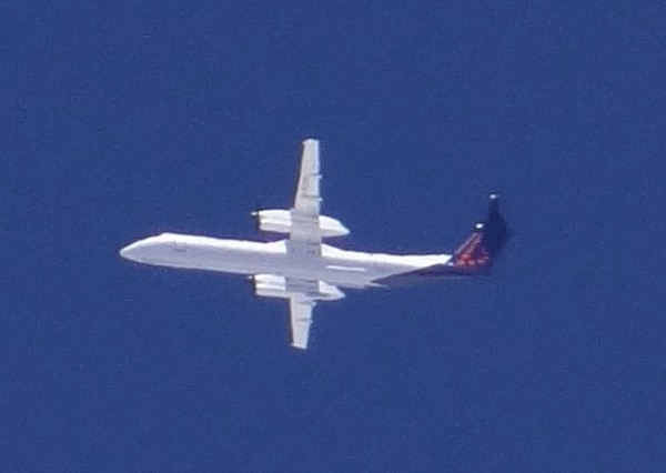 Dash 8 G-ECOH in Brussels colours, taken when there was no haze but intense heat...