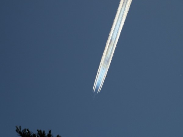 This was the first time I could picture such a colourful contrail. This is El AL 747 4X-ELB.