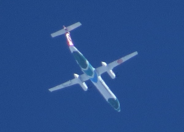 Looks like EuroLot has a Dash 8 in special colours. Haven´t seen this one before.