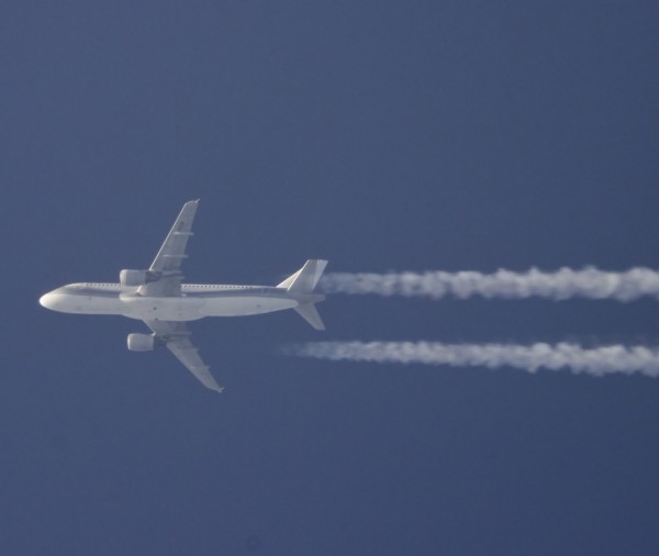 Meridiana Fly A320 (I-EEZH) flying at 33,000 ft from HER to MXP