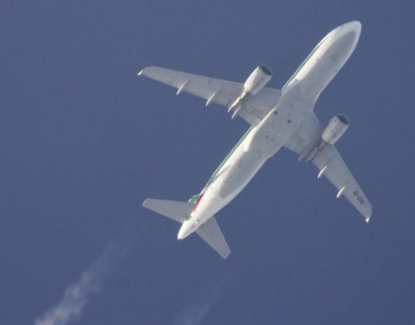Alitalia A320 (EI-DSE) flying at 33,000 ft from LIN to NAP