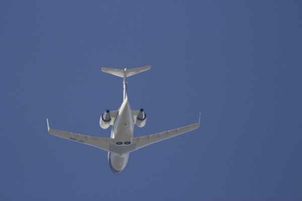 Private owner-Canadair CL605 (OE-INK) flying at 3,000 ft from FLR to VIE