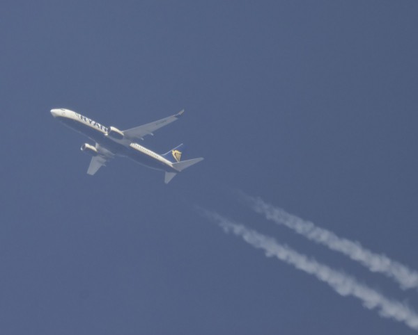 Ryanair 738 (EI-DPP) flying at 35,000 ft from BVA to CIA