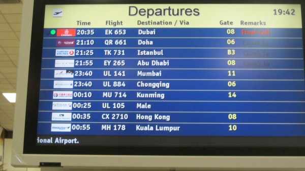 Colombo - Bandanaraike International Airport - Departure board: look for EY 265 to Abu Dhabi