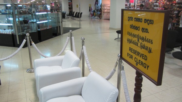 On the airside: special comfortable seats for the clergy