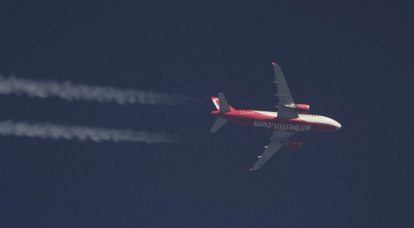 Air Berlin A319 (OE-LNB) flying at 39,000 ft from INN to PMI