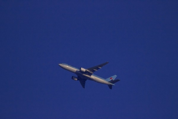 Korean Air 772 (HL7751) flying at 32,000 ft from BCN to ICN