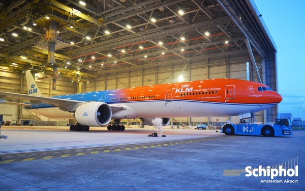 klm_777-300ER_orange_AMS.jpg