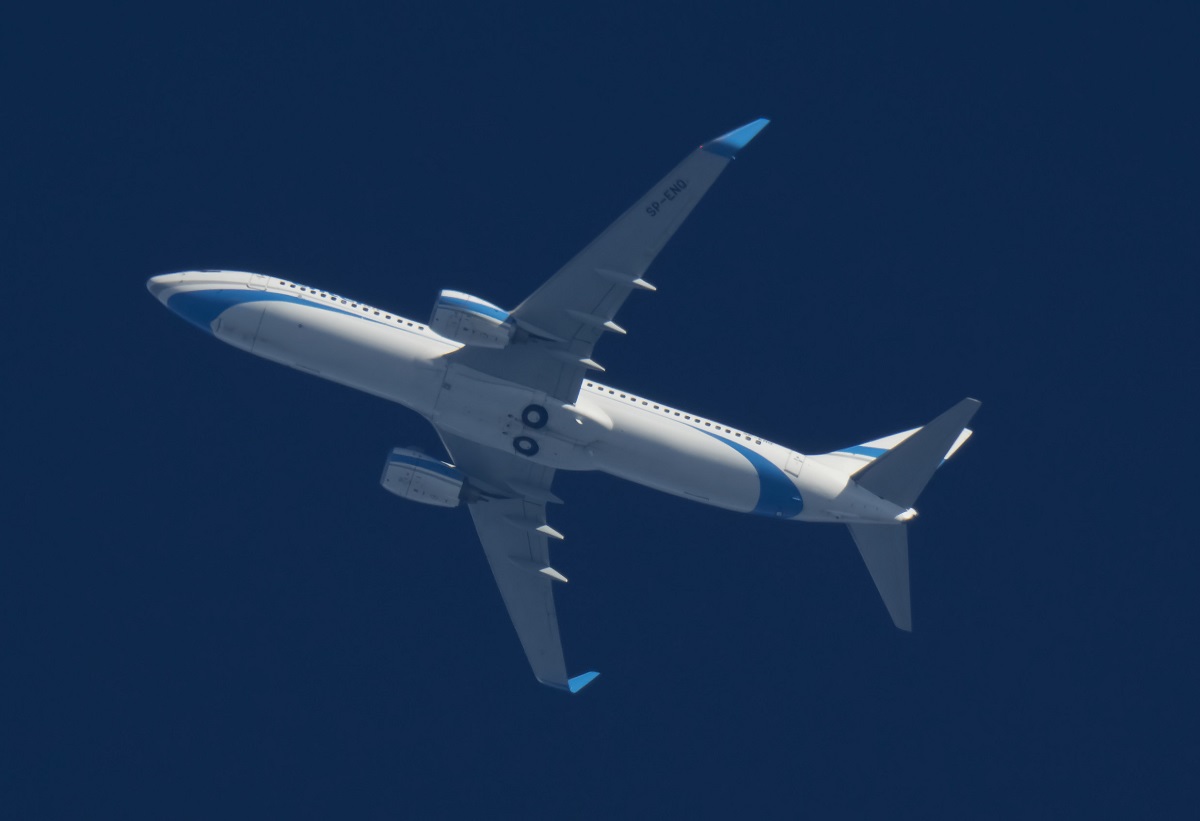 Enter Air 738 (SP-ENQ) flying at 36,000 ft from GRO to GDN