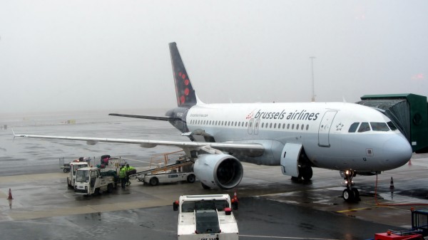 Today's plane is Airbus A319 registered OO-SSU, one of the few with two emergency exits above the wing (former easyJet plane)