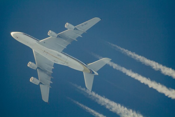 SINGAPORE AIRLINES AIRBUS A380 9V-SKS ROUTING JFK-FRA-39,000FT.