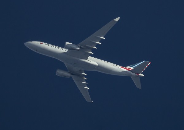 AMERICAN AIRLINES AIRBUS A330 N288AT ROUTING WEST AS AA787 PARIS CDG/CLT CHARLOTTE  30,000FT.