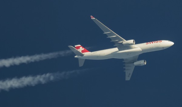 SWISS A330 HB-JMJ ROUTING EAST AS LX15 JFK-ZURICH 40,000FT.