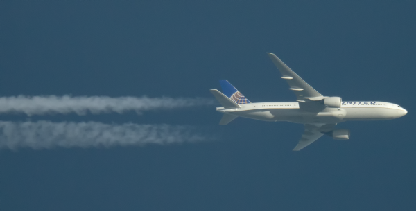 UNITED AIRLINE BOEING 777 N220UA ROUTING WASHINGTON--FRANKFURT AS UA932   35,000FT.