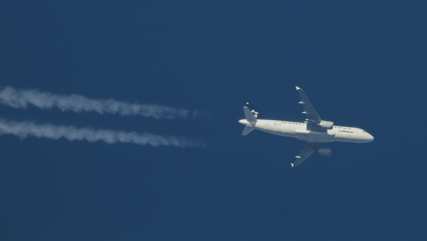 LUFTHANSA AIRBUS A320 HEADING EAST OUT OF BIRMINGHAM.