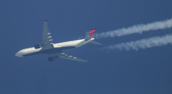 DELTA AIRLINES AIRBUS A330 N805NW ROUTING PARIS CDG--DTW DETROIT AS DL97   32,000FT.