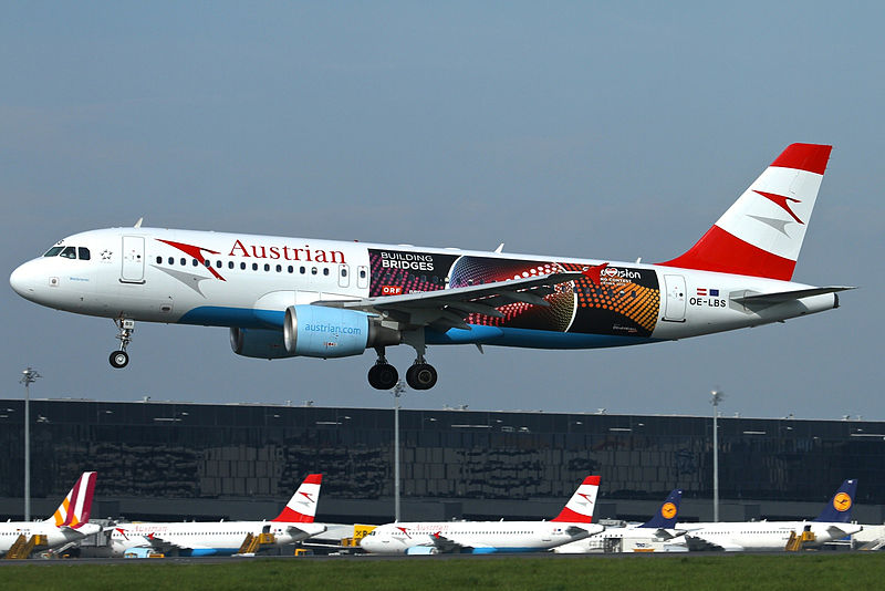 Austrian_Airlines_Airbus_A320_(OE-LBS)_in_Eurovision_2015_livery_landing_at_Vienna_International_Airport