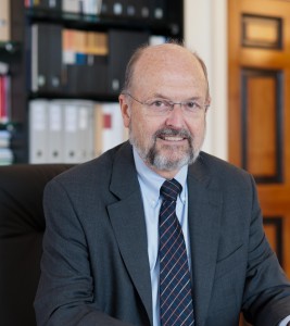 Portraits du Gouverneur Luc Coene dans son bureau à la banque nationale.