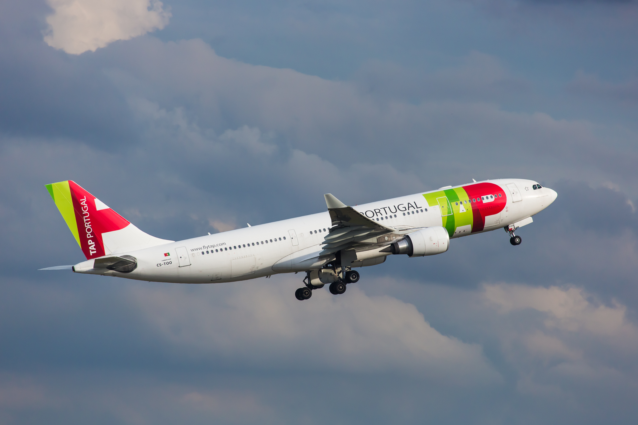 TAP_Airbus_A330-200