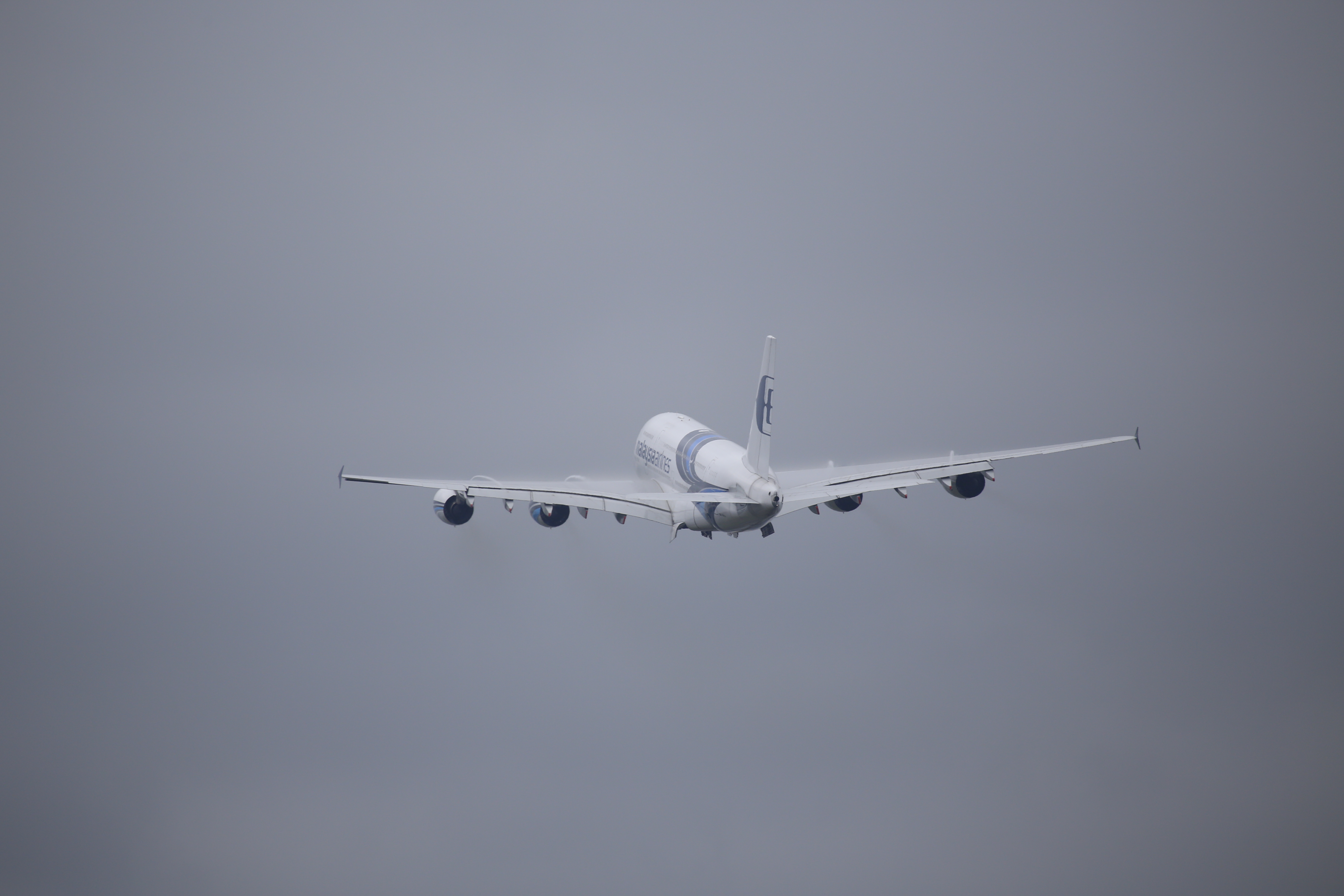 Malaysia Airlines leave A380