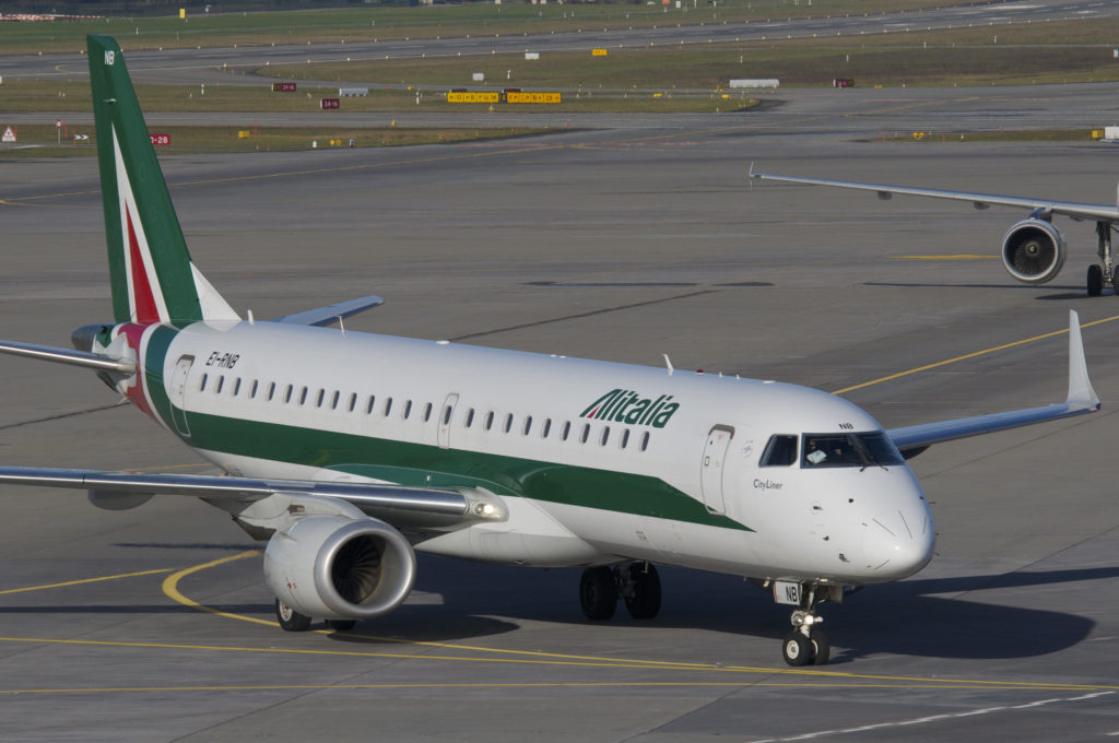 Alitalia_Embraer_ERJ190_EI-RNB@ZRH