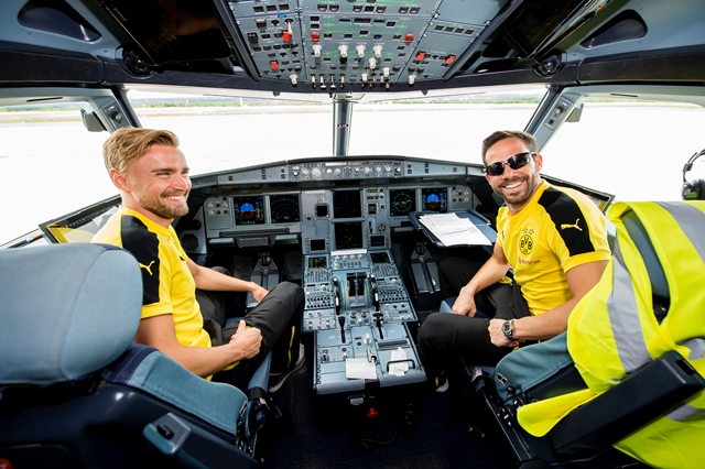 Donnerstag 14.07.2016, 1. Fussball - Bundesliga Saison 16/17, in Dortmund,  BV Borussia Dortmund  Abflug zum Trainingslager nach Kirchberg, Oesterreich, Eurowind BVB Mannschaftsairbus, Flugzeug,   Marcel Schmelzer (BVB) mit Gonzalo Castro (BVB)    Copyright: Borussia Dortmund GmbH & Co. KGaA Rheinlanddamm 207-209 44137 Dortmund