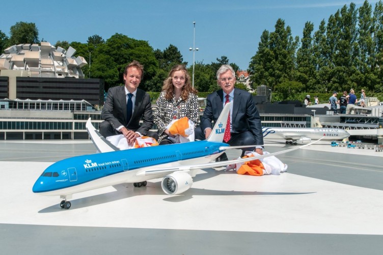 klm_787_madurodam