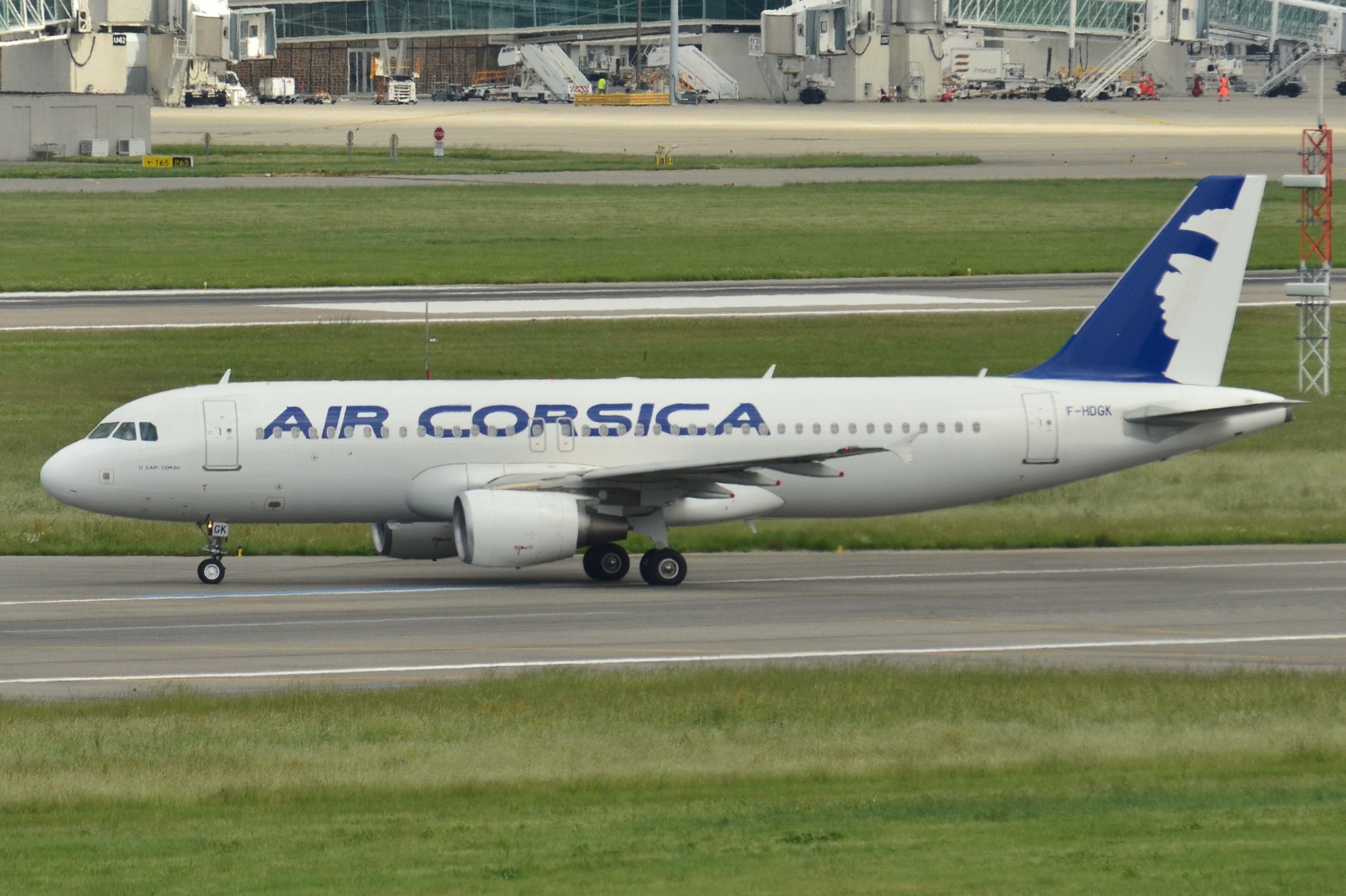Airbus_A320-200_Air_Corsica_F-HDGK