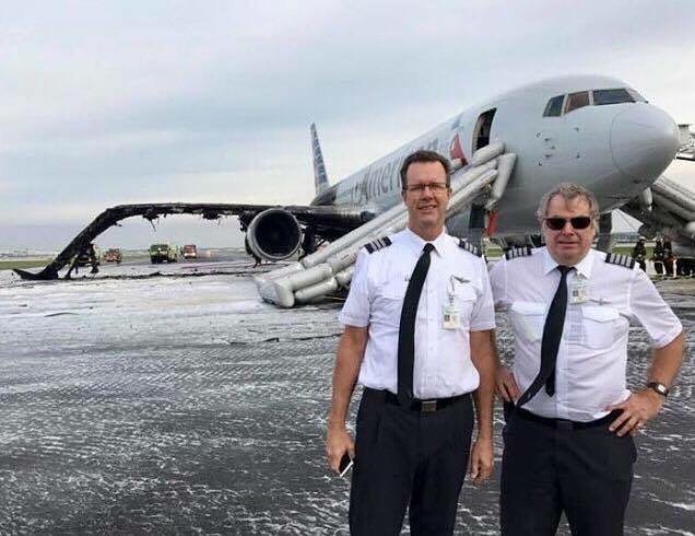 Pilots fire Boeing 767-300