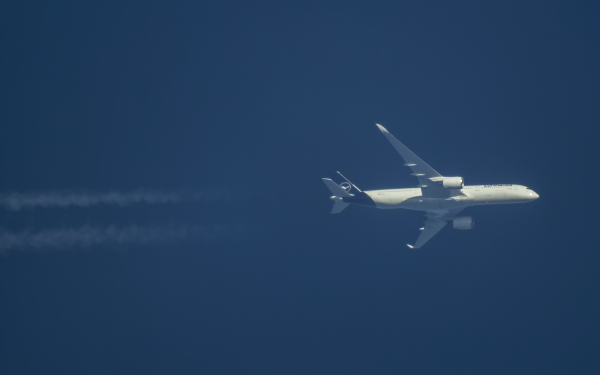 LUFTHANSA AIRBUS A350  D-AIXJ ROUTING LOS ANGLES--MUNICH AS LH453   43,000FT.