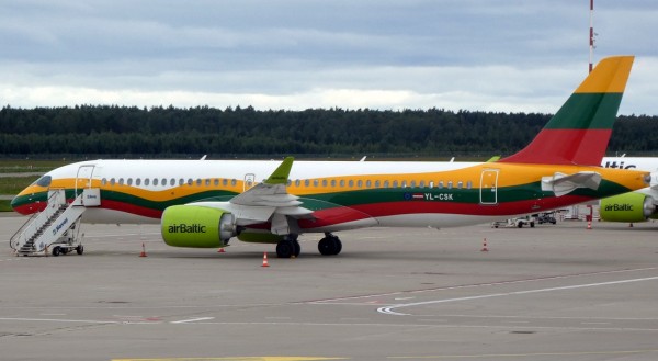 airBaltic A220-300 LY-CSK (Lithuanian flag livery)