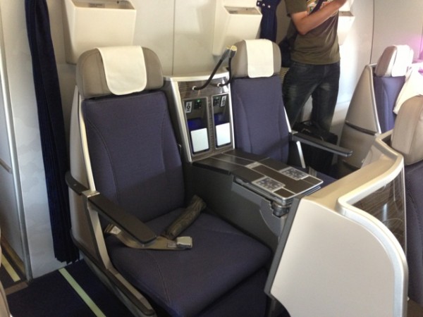business class OO-SFN