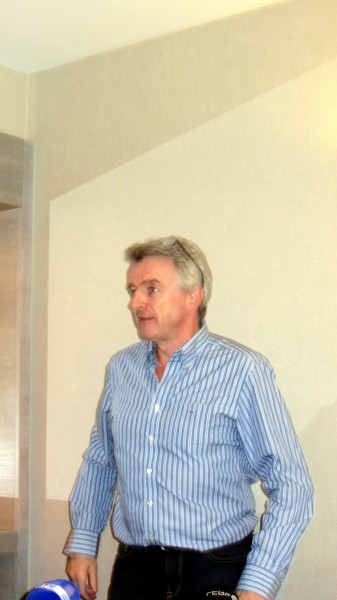 IMG_4856.JPG (1.78 MiB) Viewed 3864 times Arrival of Micheal O'Leary at the Sofitel Brussels Europe