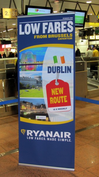 IMG_7796.JPG (1.51 MiB) Viewed 3733 times Advertisement for the new route at the Ryanair check-in counter (Row 2)