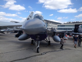 F16