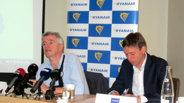 Michael O'Leary (CEO) and Yann Delomez (Country Manager Belgium/France/Morocco) answering the questions