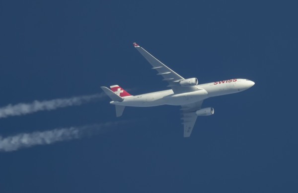 SWISS A330 HB-JMJ ROUTING EAST AS LX15 JFK-ZURICH 40,000FT.