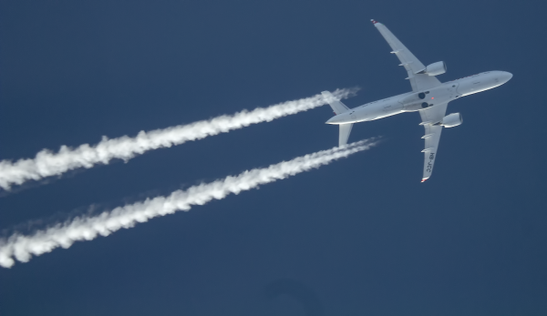 SWISS AIRBUS A220 HB-JCC ROUTING NORTHWEST AS LX400 ZURICH-DUBLIN<br />28,000FT.