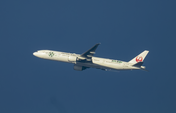 JAL BOEING 777 TO LHR..