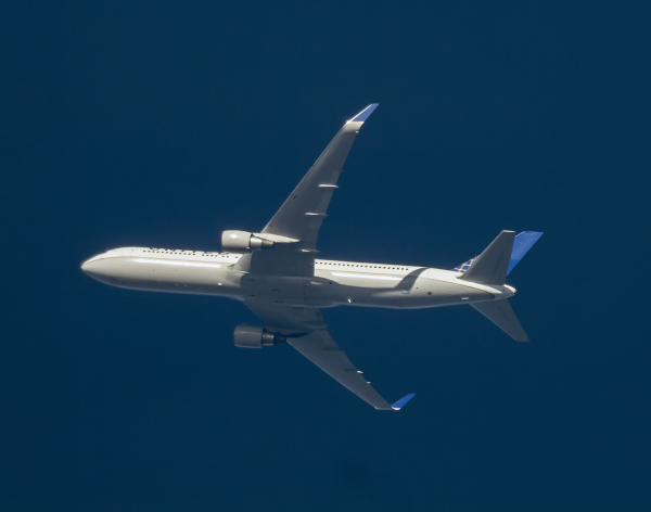 UNITED BOEING 767  N665UA ROUTING GENEVA--WASHINGTON  AS UA975    30,000FT.