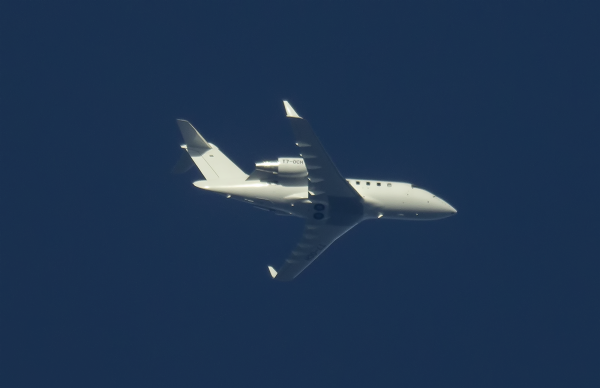 BOMBARDIER CL-600 CHALLENGER 605 T7-OCH ROUTING EAST .