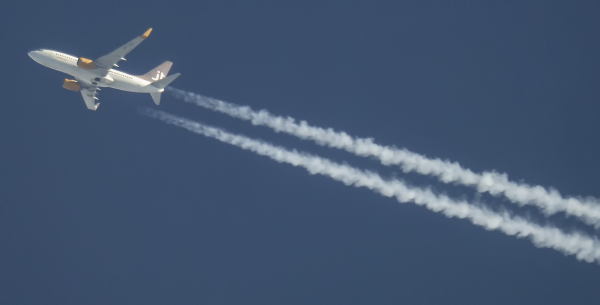JET TIME BOEING 737 HEADING WEST(N/T)